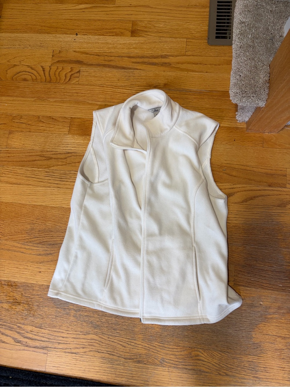 Bass Women's Cream Fleece Sleeveless Vest
